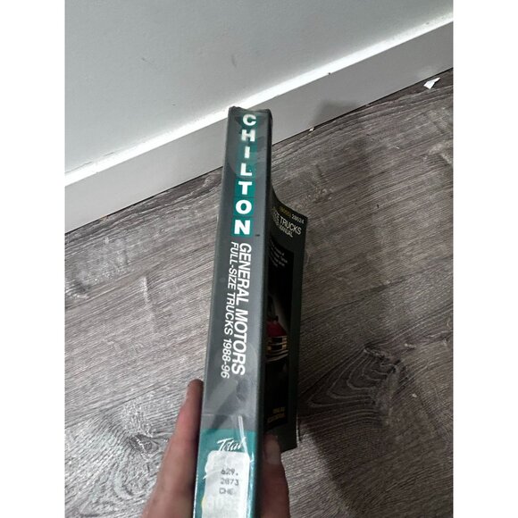 Chilton Repair Manual for 1988-1998 Chevrolet C2500 Paperback - Picture 2 of 5